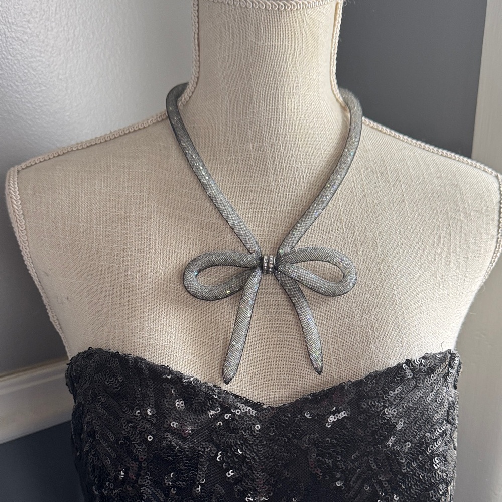Elegant Silver Bow Necklace